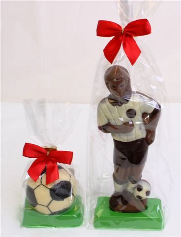 שוקולדים מפוסלים - שחקן כדורגל + כדור